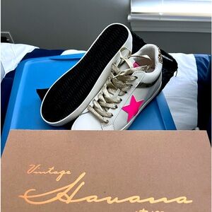 *NEW~ Never worn. Vintage Havanas, size 10